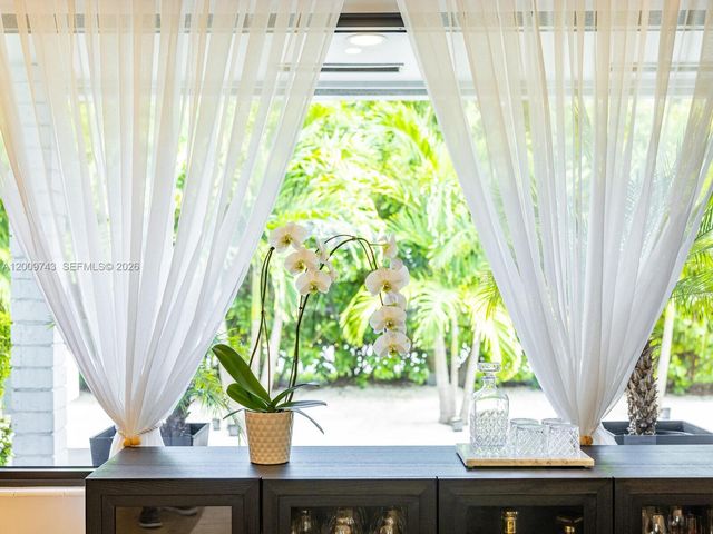 11504 NE 6th Ave, Biscayne Park, FL 33161