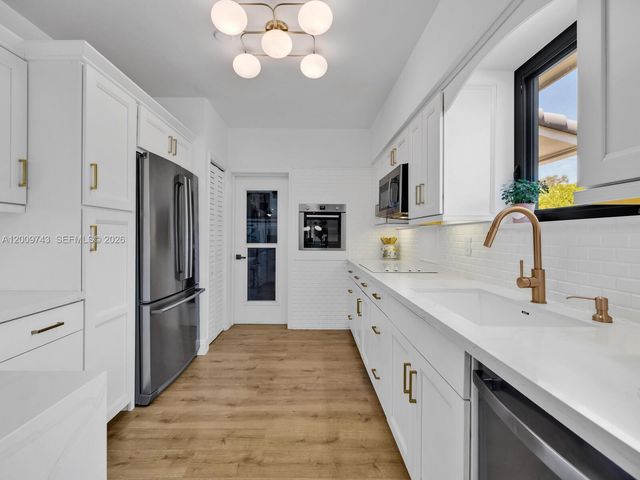 11504 NE 6th Ave, Biscayne Park, FL 33161