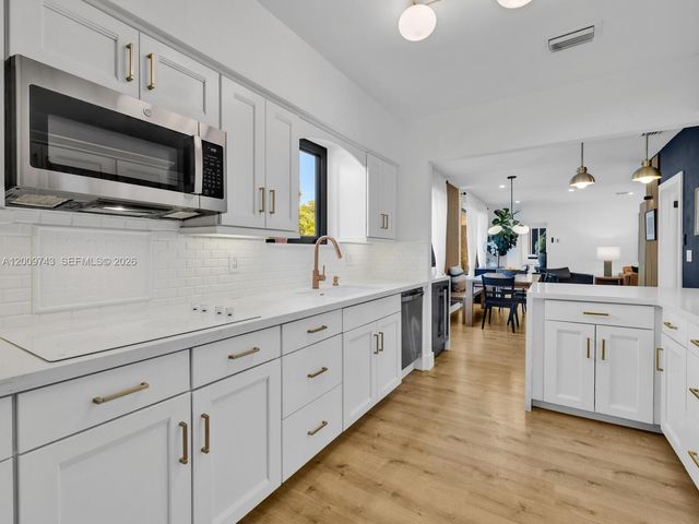 11504 NE 6th Ave, Biscayne Park, FL 33161