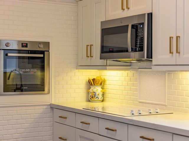 11504 NE 6th Ave, Biscayne Park, FL 33161