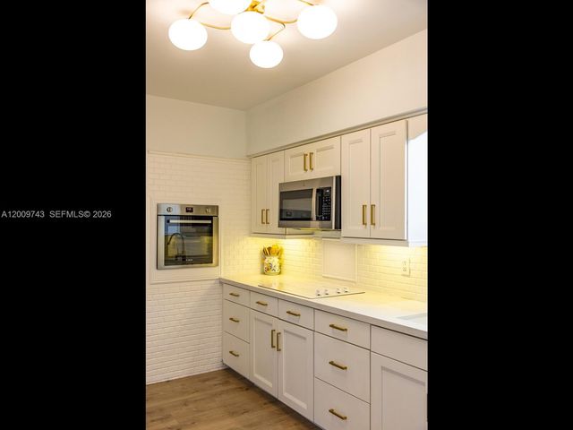 11504 NE 6th Ave, Biscayne Park, FL 33161