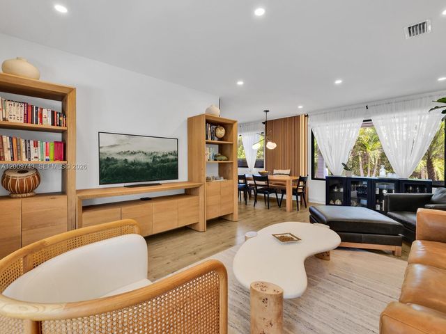 11504 NE 6th Ave, Biscayne Park, FL 33161