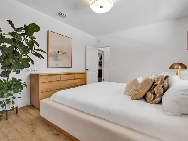 11504 NE 6th Ave, Biscayne Park, FL 33161