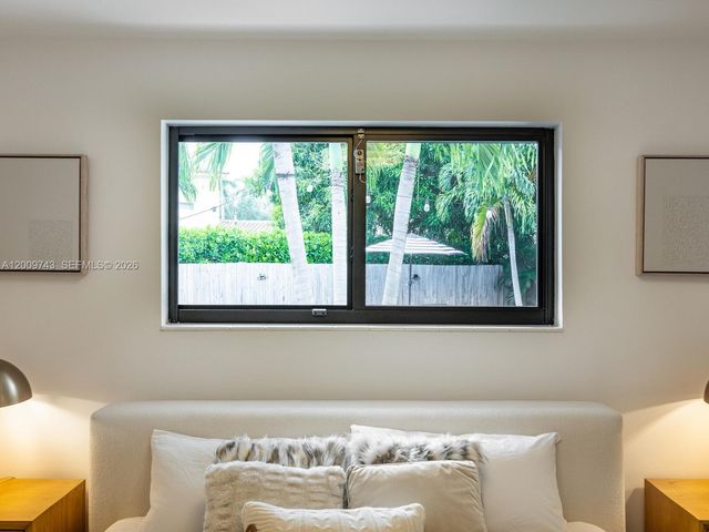 11504 NE 6th Ave, Biscayne Park, FL 33161