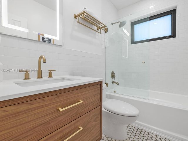 11504 NE 6th Ave, Biscayne Park, FL 33161