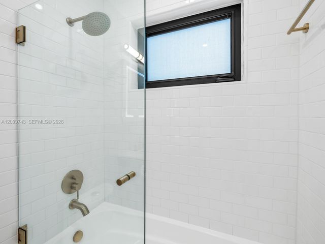 11504 NE 6th Ave, Biscayne Park, FL 33161