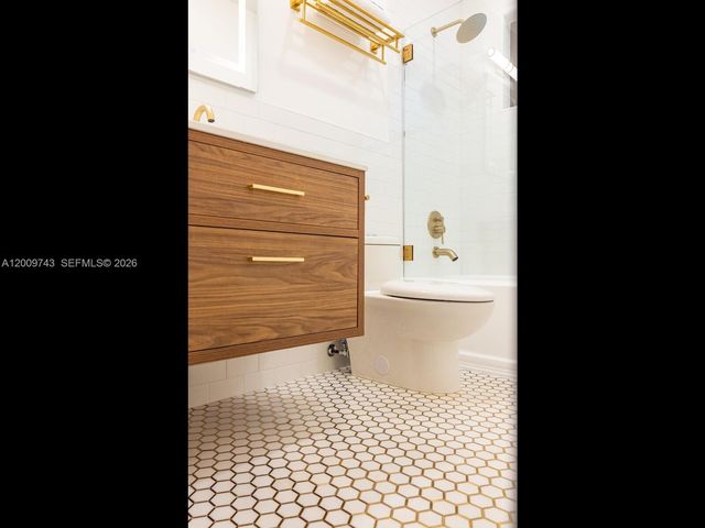 11504 NE 6th Ave, Biscayne Park, FL 33161