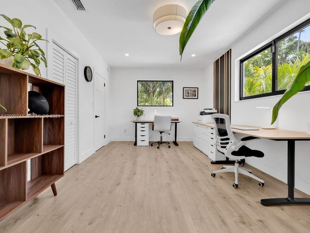 11504 NE 6th Ave, Biscayne Park, FL 33161