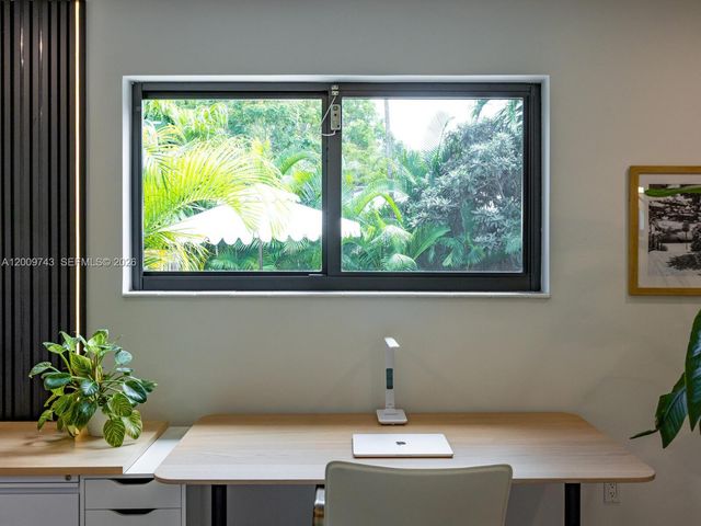 11504 NE 6th Ave, Biscayne Park, FL 33161