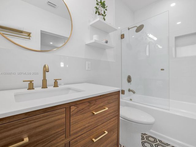 11504 NE 6th Ave, Biscayne Park, FL 33161