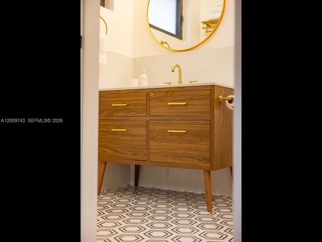 11504 NE 6th Ave, Biscayne Park, FL 33161