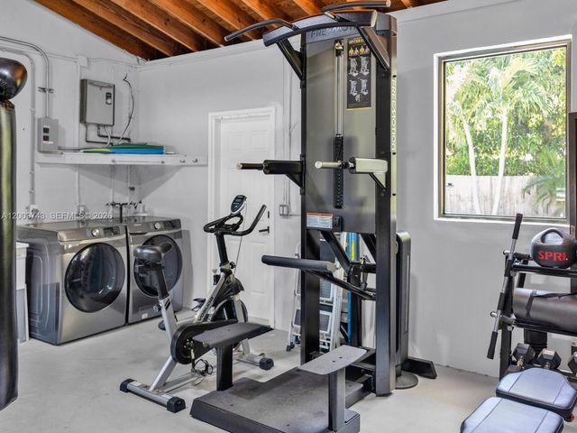 11504 NE 6th Ave, Biscayne Park, FL 33161