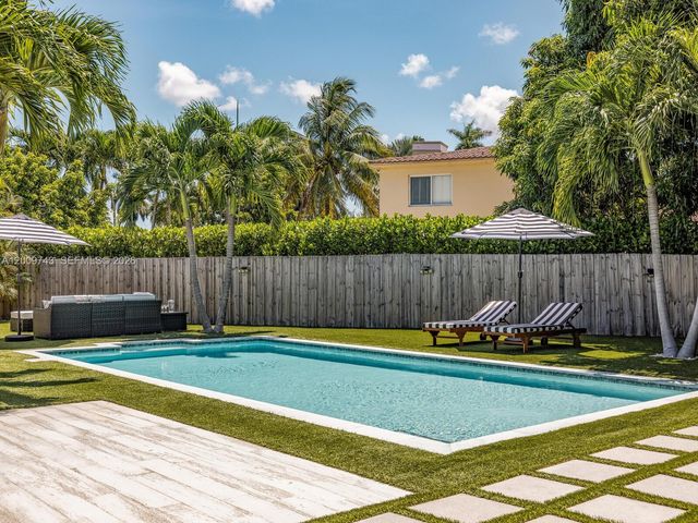 11504 NE 6th Ave, Biscayne Park, FL 33161