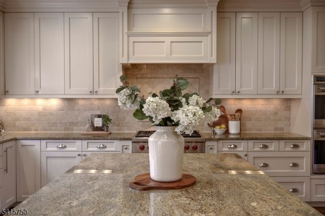 85 Mosle Rd, Peapack Gladstone Boro, NJ 07934