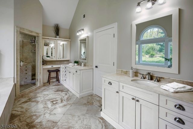 85 Mosle Rd, Peapack Gladstone Boro, NJ 07934
