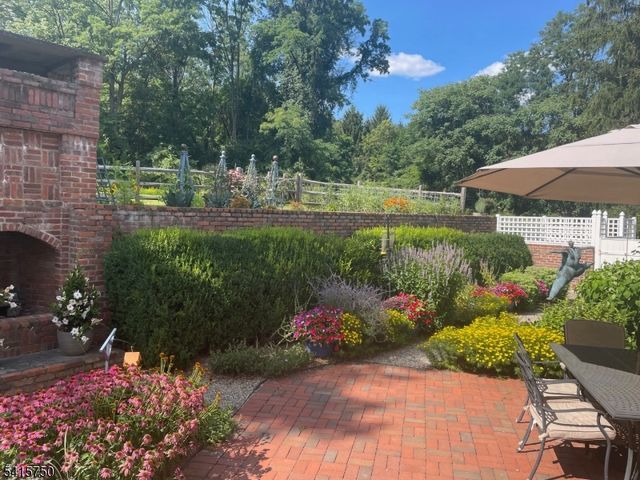85 Mosle Rd, Peapack Gladstone Boro, NJ 07934
