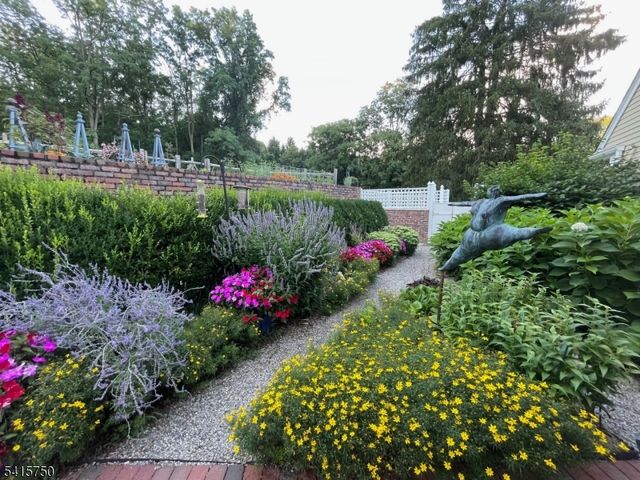 85 Mosle Rd, Peapack Gladstone Boro, NJ 07934