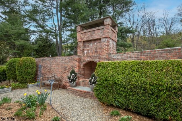 85 Mosle Rd, Peapack Gladstone Boro, NJ 07934