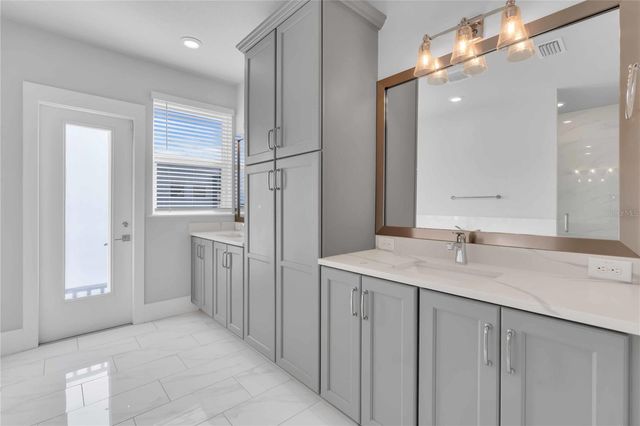 506 LAUREL PARK DRIVE 506, Sarasota, FL 34236