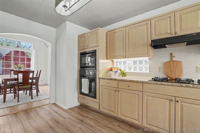 5527 S Delaware Court, Tulsa, OK 74105