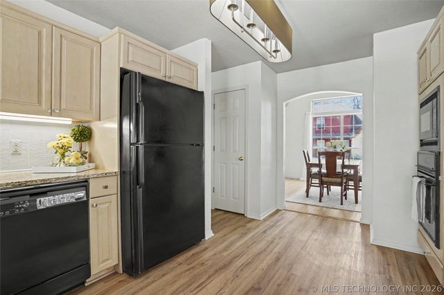 5527 S Delaware Court, Tulsa, OK 74105