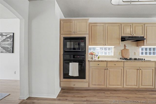 5527 S Delaware Court, Tulsa, OK 74105