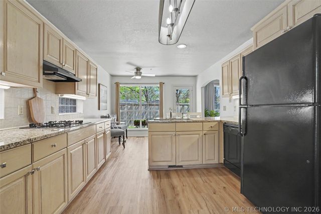 5527 S Delaware Court, Tulsa, OK 74105