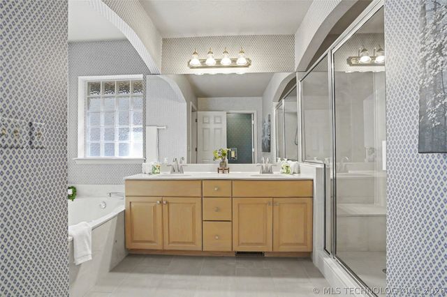 5527 S Delaware Court, Tulsa, OK 74105