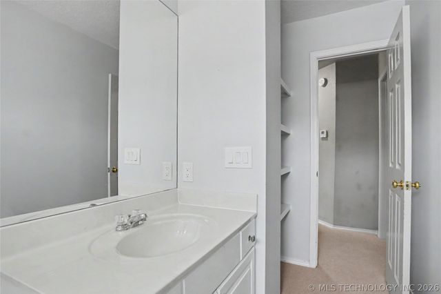 5527 S Delaware Court, Tulsa, OK 74105