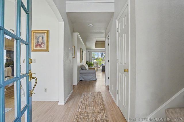 5527 S Delaware Court, Tulsa, OK 74105