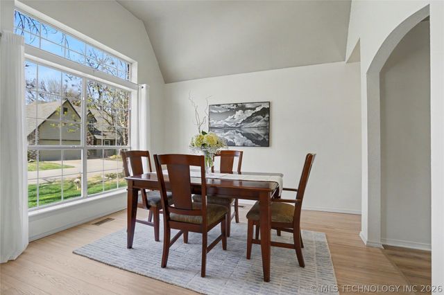 5527 S Delaware Court, Tulsa, OK 74105