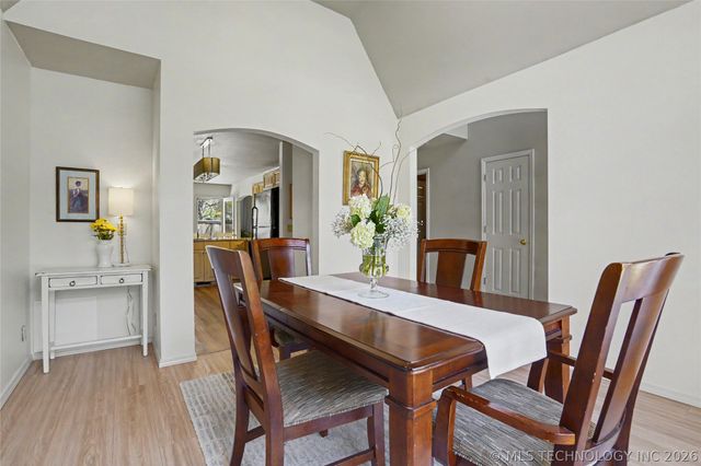 5527 S Delaware Court, Tulsa, OK 74105