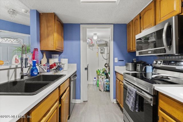 5548 MARATHON Parkway, Jacksonville, FL 32244