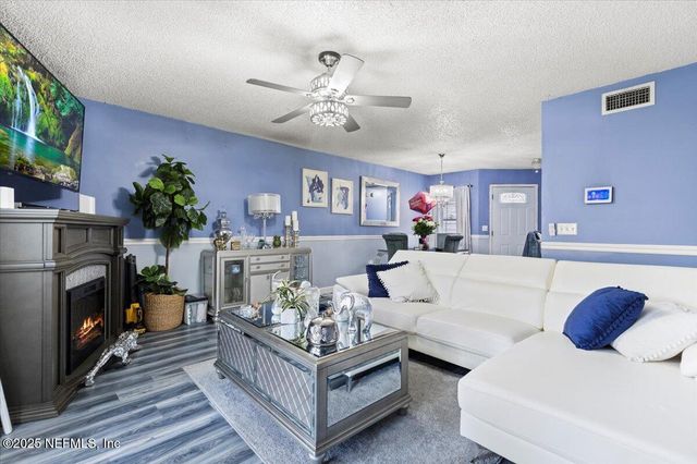 5548 MARATHON Parkway, Jacksonville, FL 32244