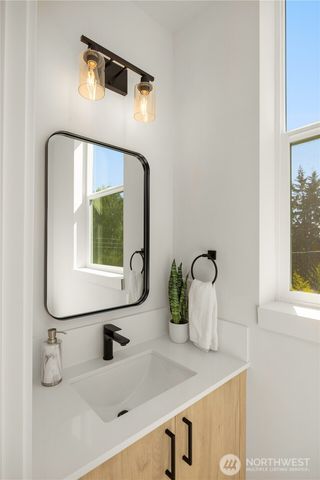 3852 Carr Place N, Seattle, WA 98103