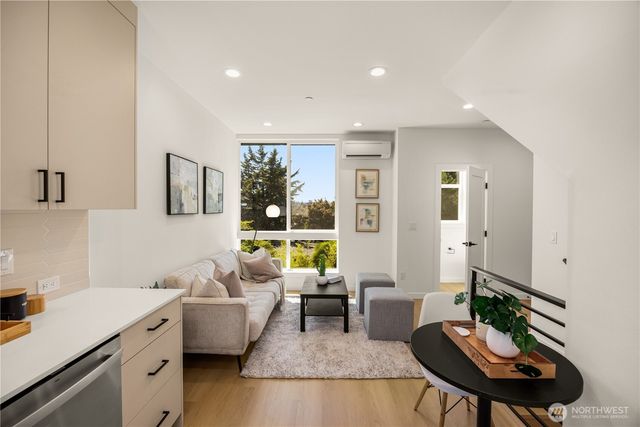 3852 Carr Place N, Seattle, WA 98103
