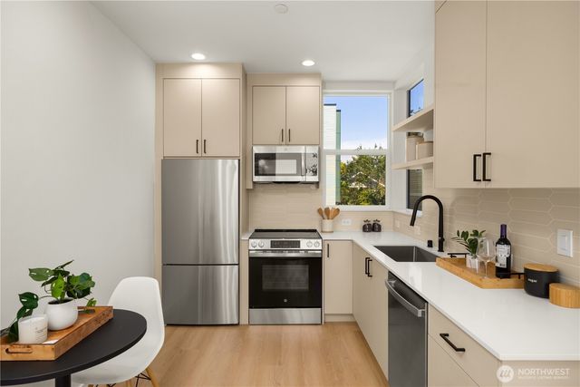 3852 Carr Place N, Seattle, WA 98103