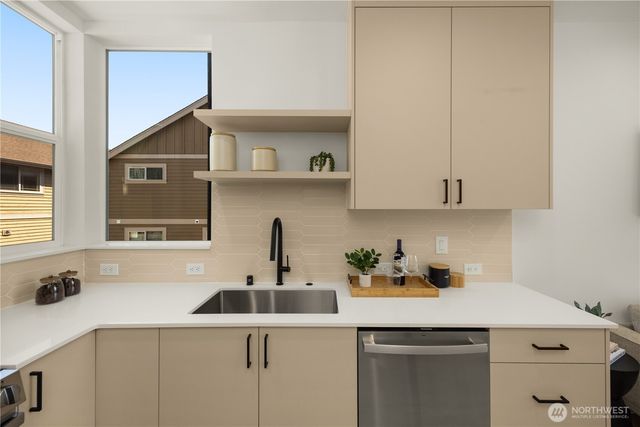 3852 Carr Place N, Seattle, WA 98103