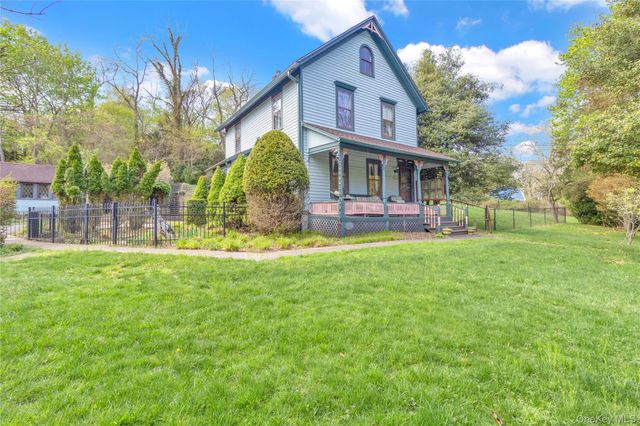 210 Old Town Road, East Setauket, NY 11733