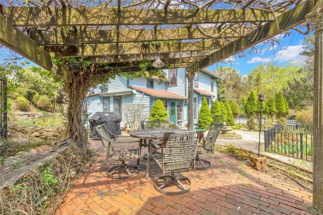210 Old Town Road, East Setauket, NY 11733