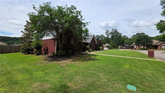 2415 W 8th Street, Russellville, AR 72801