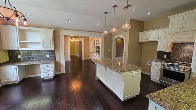 2415 W 8th Street, Russellville, AR 72801