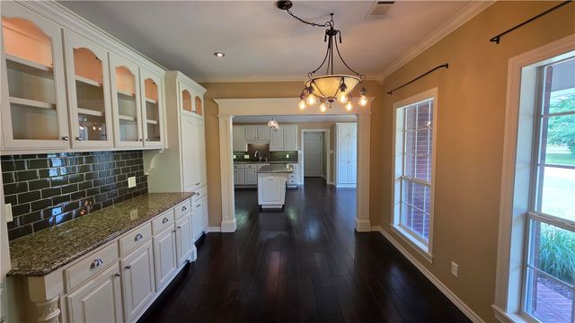 2415 W 8th Street, Russellville, AR 72801
