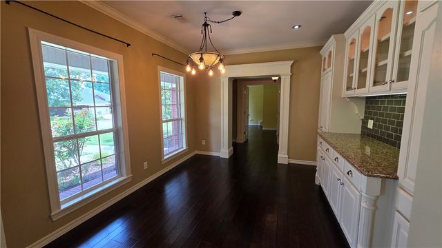 2415 W 8th Street, Russellville, AR 72801