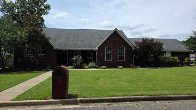 2415 W 8th Street, Russellville, AR 72801
