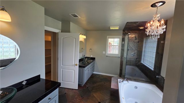 2415 W 8th Street, Russellville, AR 72801