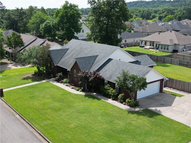 2415 W 8th Street, Russellville, AR 72801