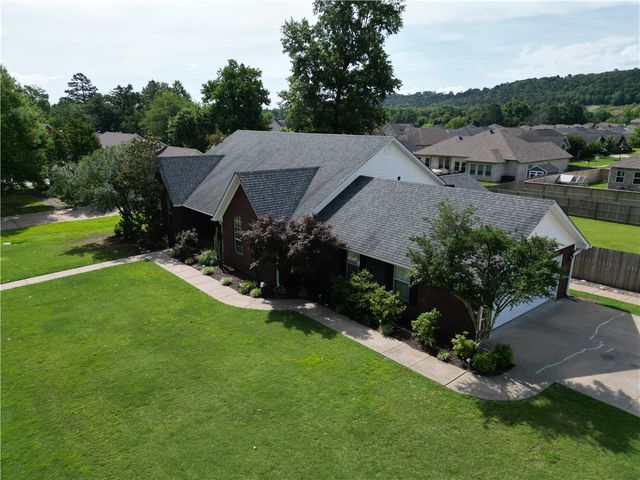 2415 W 8th Street, Russellville, AR 72801