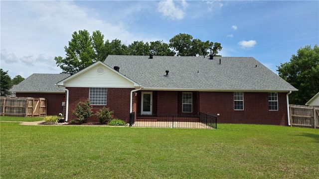2415 W 8th Street, Russellville, AR 72801