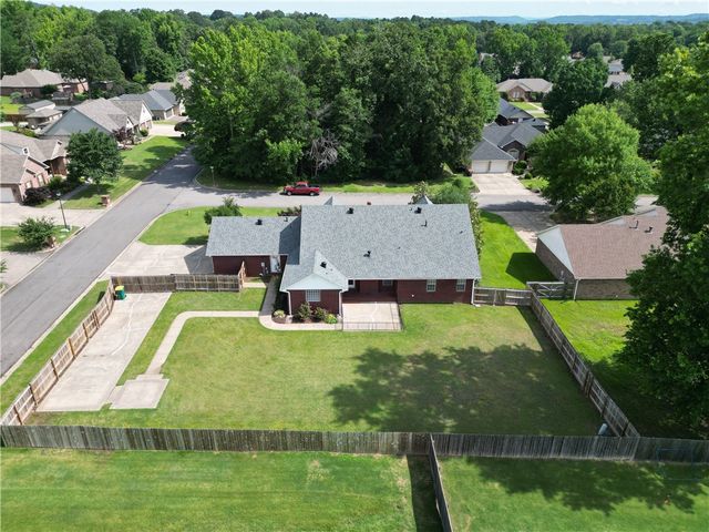 2415 W 8th Street, Russellville, AR 72801